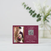 Wedding Website Minimalistisch QR Foto Burgundy Begleitkarte (Stehend Vorderseite)