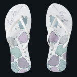 WEDING SHOES | Modern Seashells Dusty Blue Lilac Badesandalen<br><div class="desc">Ein lustiges dusty blue und plum lilac seashell design. Handgeschriebene Kalligraphie, die Bride sagt - perfekt für die Braut am Strand für ihre Hochzeitsfeier am Strand. Design erstellt für TheBarefootBride™ durch © WhimsicalArtwork™. Das ist Teil einer Sammlung von Hochzeitsartikeln mit passendem Hochzeitszubehör, Babydusche und anderen Veranstaltungsartikeln. Kontaktieren Sie uns, wenn...</div>