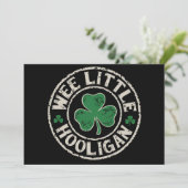 Wee Little Hooligan Kleeblatt St Patrick's Day Einladung (Stehend Vorderseite)