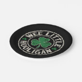 Wee Little Hooligan Kleeblatt St Patrick's Day Pappteller (Schrägansicht)