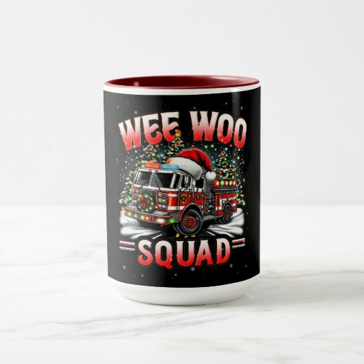 WEE WOO Squad Weihnachtsdesign mit Feuerwehrauto  Tasse (Zentrum)