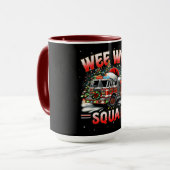 WEE WOO Squad Weihnachtsdesign mit Feuerwehrauto  Tasse (Vorderseite Links)