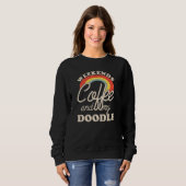 Weekends Coffee And My Doodle Goldendoodle Labrado Sweatshirt (Vorne ganz)