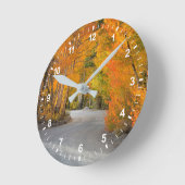 Weg durch die Herbstaspekte Runde Wanduhr (Winkel)