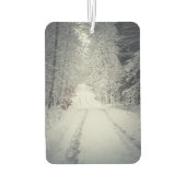 Weg durch einen schneebedeckten Winterwald Autolufterfrischer (Rückseite)