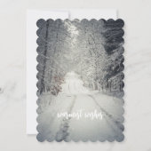 Weg durch einen schneebedeckten Winterwald Feiertagskarte (Vorderseite)