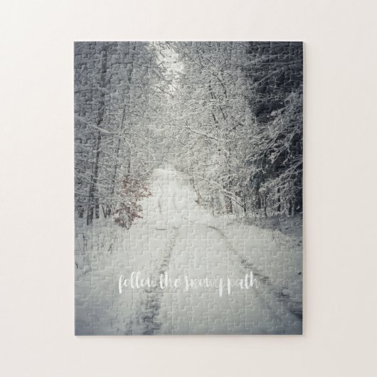 Weg durch einen schneebedeckten Winterwald Puzzle (Vertikal)