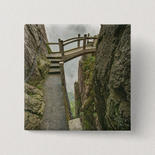 Weg und kleine Brücke, Gelber Berg, Button