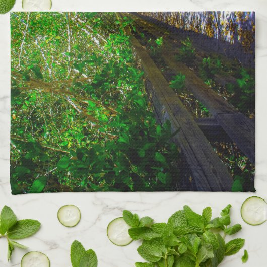 Weg unter der Baumkanopie Geschirrtuch (Gefaltet)