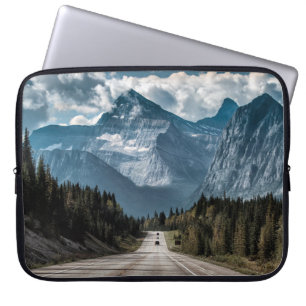 Weg zum großen Berg,Berg,Straße,Wald,Reise Laptopschutzhülle