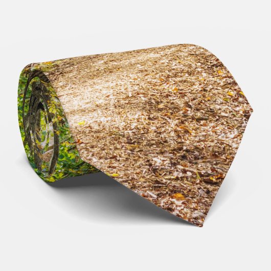 Weg zur Bridge Neck Tie Krawatte (Gerollt)