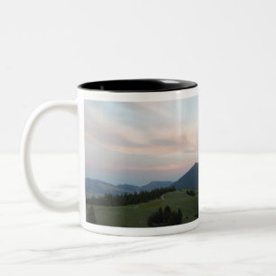 Wege durch die Berge Zweifarbige Tasse