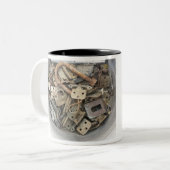 Wegfahren Zweifarbige Tasse (Vorderseite Links)