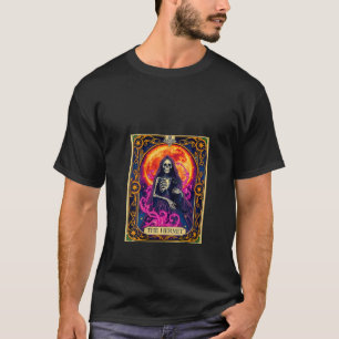 Weibchen für die Tarot-Karte Hermit Skelett mit Ca T-Shirt