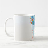 Weibchen mit blauen Blumenkolonnen und braunem Hut Kaffeetasse (Links)