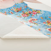 Weibchen mit blauen Blumenkolonnen und braunem Hut Sherpadecke (3/4)