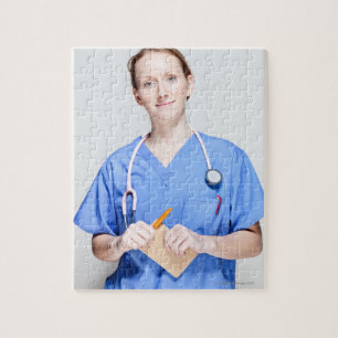 Weibliche Ärztin in Gras Puzzle