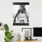 Weibliche Beine, Rose und Stift zeichnend Kunst Poster (Heimbüro)