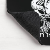 Weibliche Blicke versteinern das Patriarchat Mousepad (Ecke)