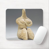 Weibliche Figürchen in der Halaf Art, c.4500 BC Mousepad (Mit Mouse)