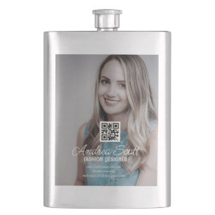 Weibliche Geschäftsvorständin Foto Name QR-Code Te Flachmann