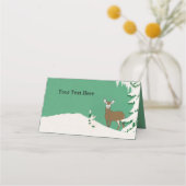 Weibliche Hirsche Stehend im Schneekiefernbaum Min Platzkarte (Rückseite)