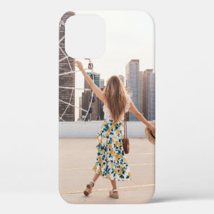 Weibliche in weißem und blauem Blumenkleid mit Hut Case-Mate iPhone Hülle