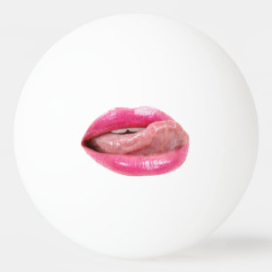 Weibliche Lippen Tischtennisball