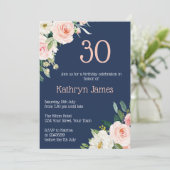 Weibliche Marine und Peach Floral Womens Geburtsta Einladung (Stehend Vorderseite)