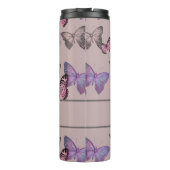 Weibliche Schmetterlinge und Monogramm - Dusty Pin Thermosbecher (Rückseite)