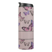 Weibliche Schmetterlinge und Monogramm - Dusty Pin Thermosbecher (Nach rechts gedreht)