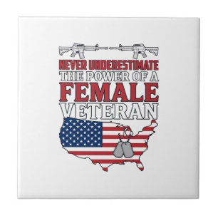 Weibliche Veteranenmacht Patriotisches Vintage-Shi Fliese