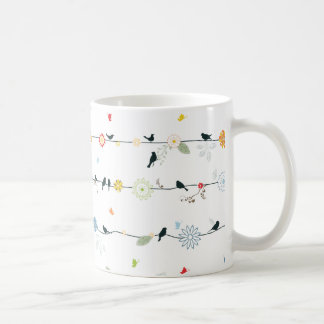 Weibliche Vögel auf einem Draht und Blumen Kaffeetasse