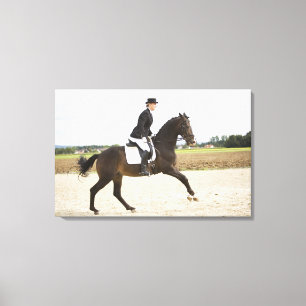 weiblicher Dressagereiter, der 2 ausübt Leinwanddruck