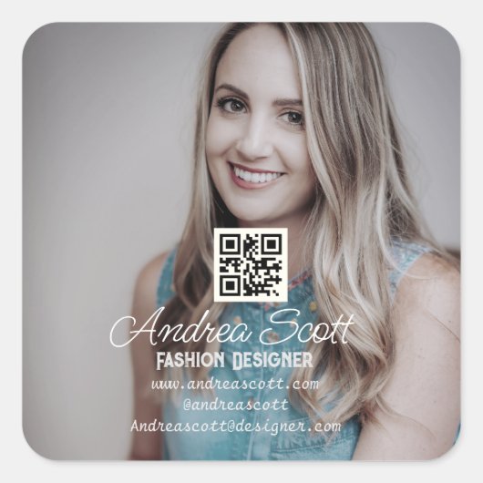 Weiblicher Geschäftsführer fügt Fotoname q oder Co Quadratischer Aufkleber (Vorderseite)