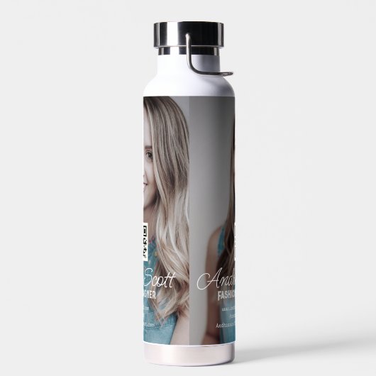 Weiblicher Geschäftsführer fügt Fotoname q oder Co Trinkflasche (Links)