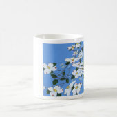 Weiblicher Kardinal in den Hartriegeln Kaffeetasse (Mittel)