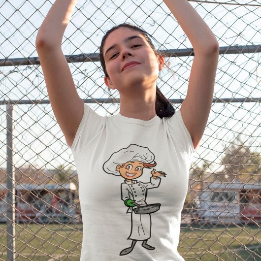 Weiblicher Koch mit einem T - Shirt zum Braten von