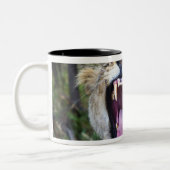 Weiblicher Löwe (Panthera Löwe), Zweifarbige Tasse (Links)