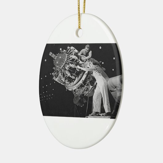 Weiblicher Mechaniker - WWII Keramik Ornament (Links)