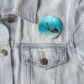 Weiblicher S.C.U.B.A. Taucher Button (Beispiel)