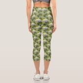 Weich blaues Hydrangea-Blume Naturmuster Capri Leggings (Rückseite)