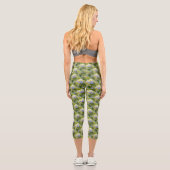 Weich blaues Hydrangea-Blume Naturmuster Capri Leggings (Rückseite)