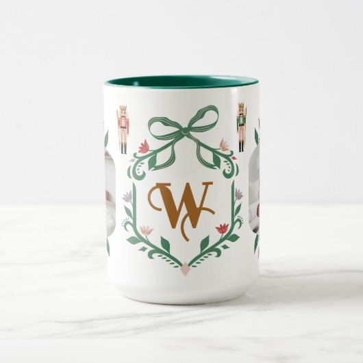Weich-Nutcracker-Monogramm und Foto-grüner Bow Tasse (Zentrum)