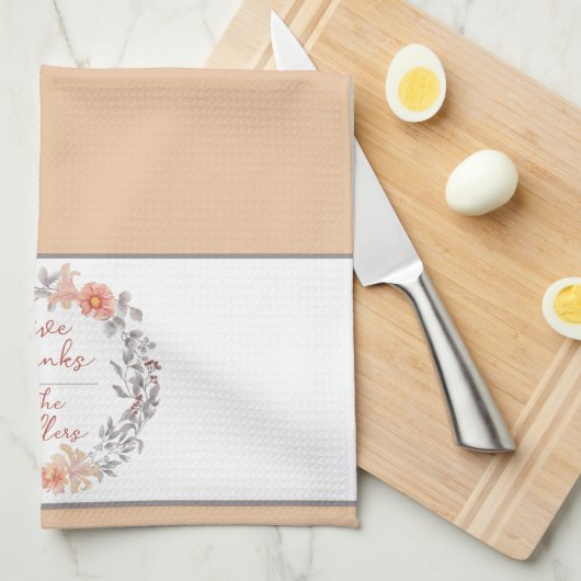 Weich orangefarbener Blumenkranz personalisiert Geschirrtuch (Viertel Falte)