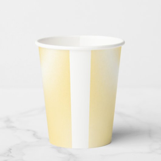 Weich orangefarbener Papierbecher (Links)