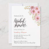 Weich rosa Blume und Grünes Brautparty Einladung (Vorderseite)