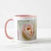 Weich rosa Rose in Vollblutgetränk Tasse (Links)