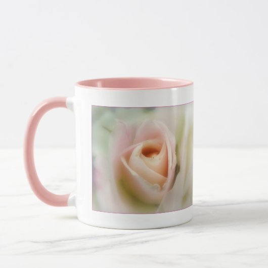 Weich rosa Rose in Vollblutgetränk Tasse (Links)