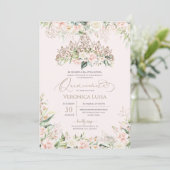 Weich rosa und weiße Rosen Elegant Luxus Quinceane Einladung (Stehend Vorderseite)